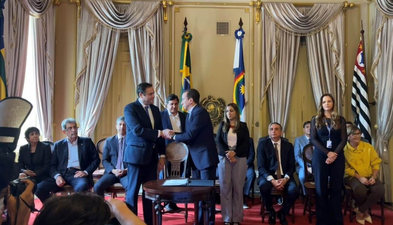 Pernambuco firma parceria para autoprodução de energia da Compesa Pernambuco firma parceria para autoprodução de energia da Compesa