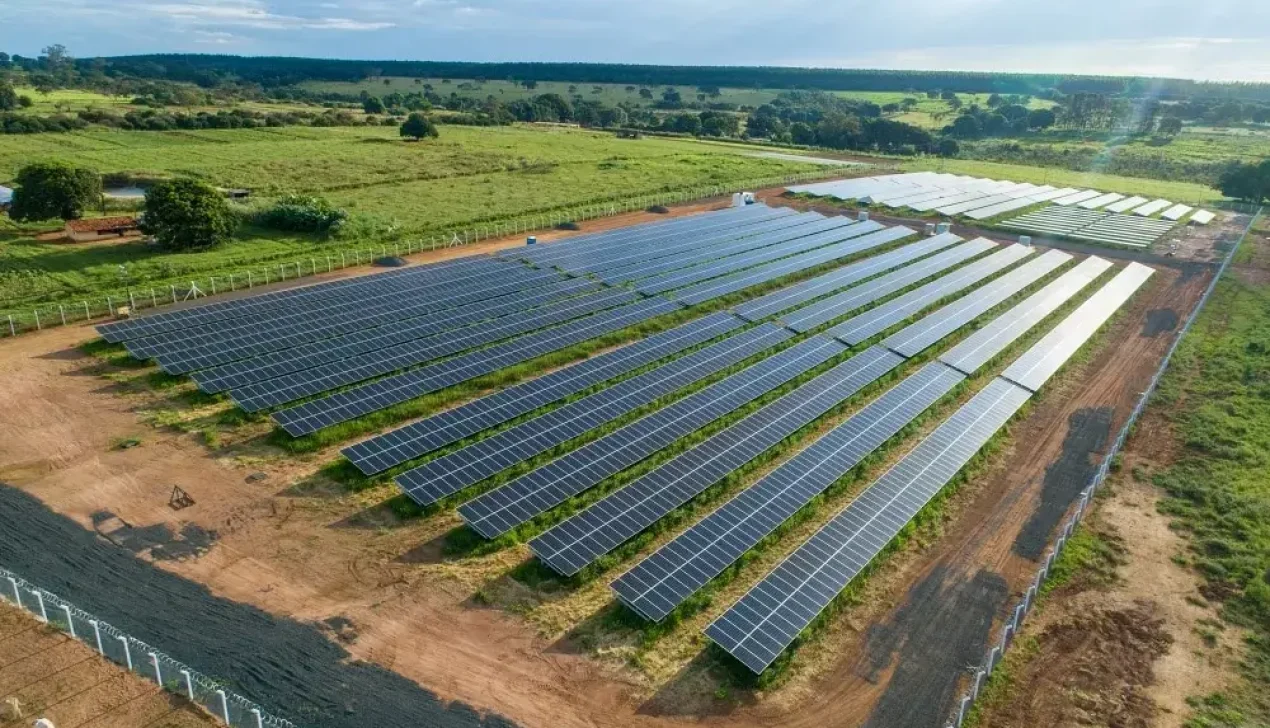 Brasil conta com mais de 5 mil fazendas solares em plena operação Brasil conta com mais de 5 mil fazendas solares em plena operação