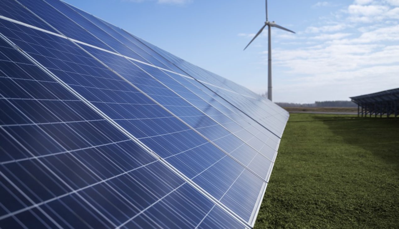 paineis-solares-e-usina-eolica-fora paineis-solares-e-usina-eolica-fora