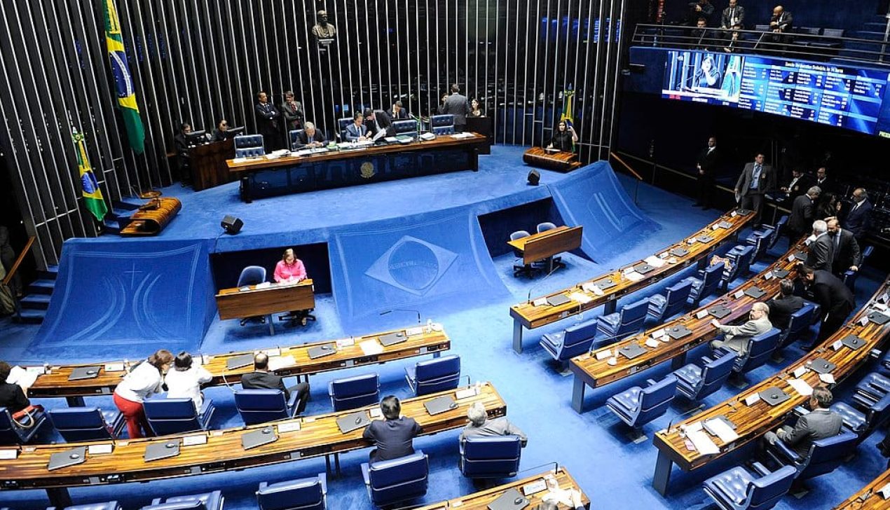senado federal Plenário do Senado Federal durante sessão deliberativa ordinária. ..À tribuna, senadora Simone Tebet (MDB-MS). ..Mesa: .senador Sérgio Petecão (PSD-AC); .presidente do Senado Federal, senador Eunício Oliveira (MDB-CE)...Foto: Jonas Pereira/Agência Senado
